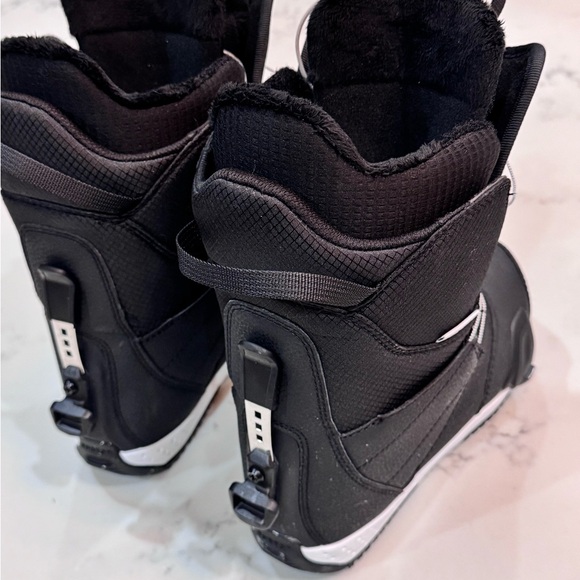 New in box Kids Burton Step On Snowboarding Boots - Picture 3 of 9